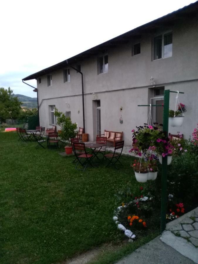 Casa Ariana Hotel Curtea de Argeş Quarto foto